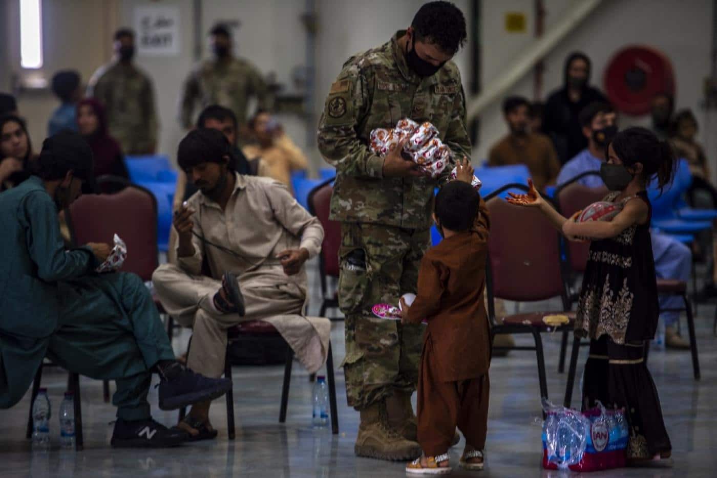 Сколько тысяч афганских беженцев планирует расселить администрация Байдена 