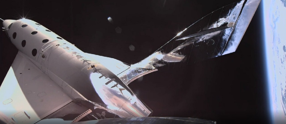 Космический туризм: ракетоплан Virgin Galactic успешно долетел до границы космоса