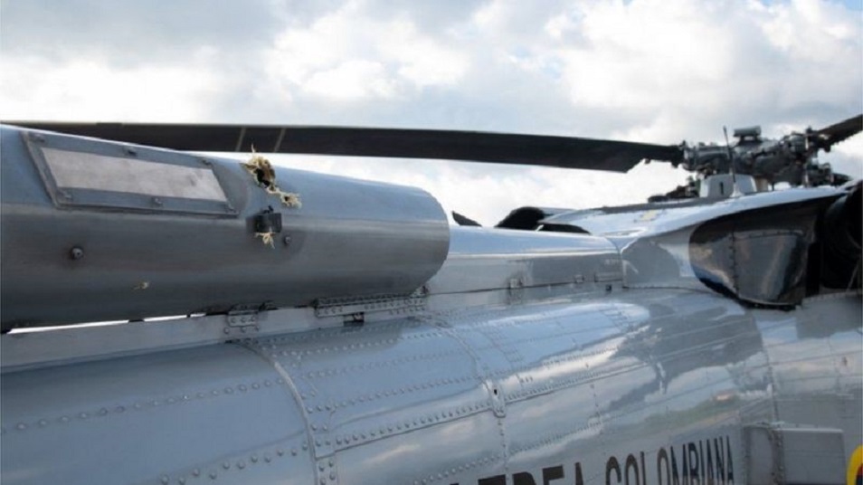 Вертолет с президентом Колумбии попал под пулеметный обстрел