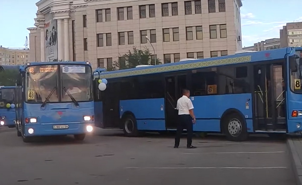 В Актобе запретили работу городских автобусов в воскресные дни