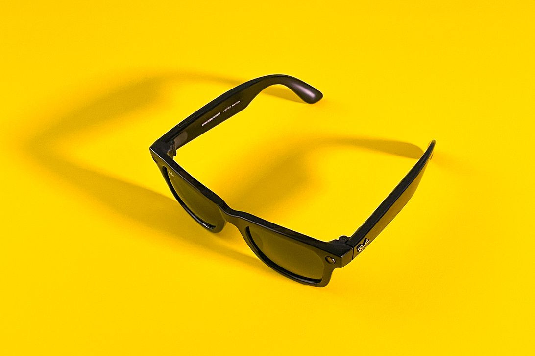 Facebook представил "умные" очки для видео и фотосъемок