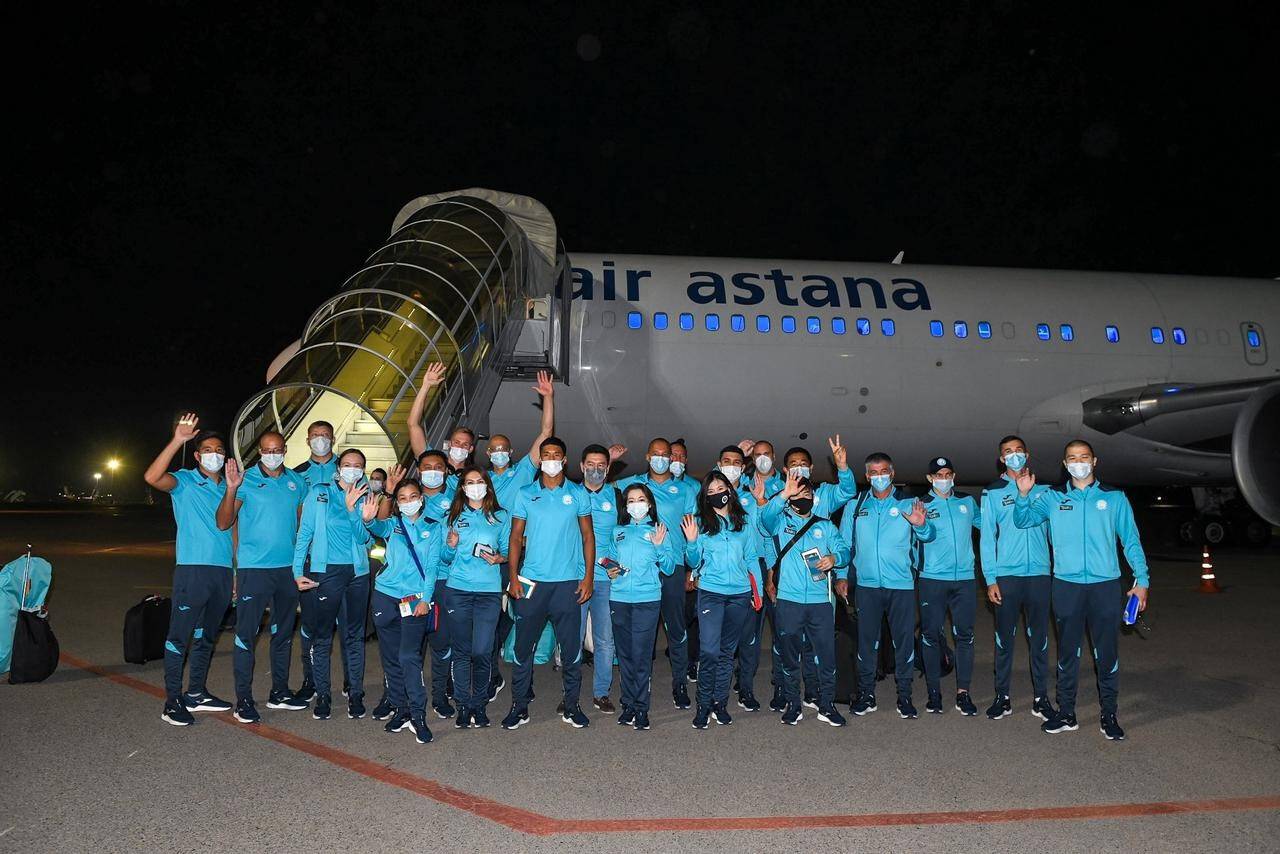 Казахстанская команда олимпийцев вылетела в Токио