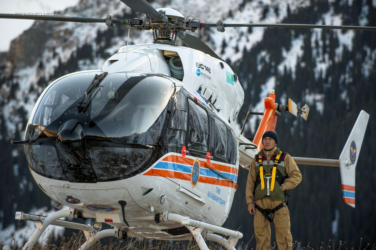 Вынужденную посадку совершил вертолет "Казавиаспаса" из-за неполадок в двигателе