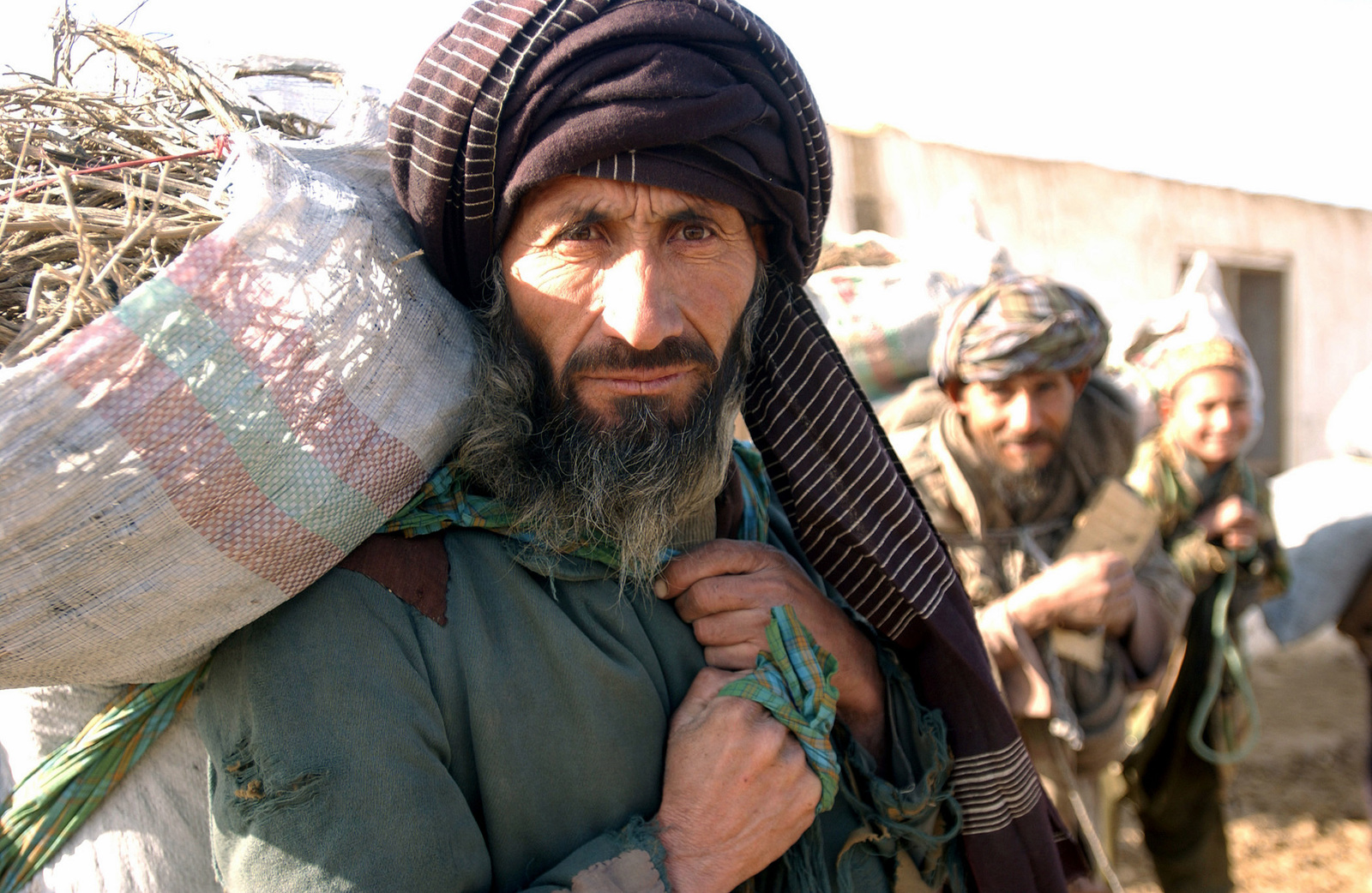 США просят Казахстан и еще две страны временно принять 9000 афганцев – СМИ