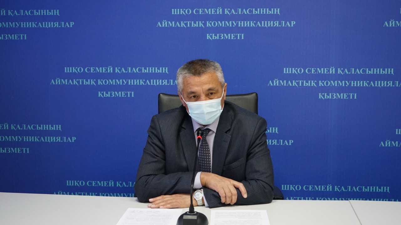 Уволенного  после скандала руководителя ЖКХ Семея восстановили на работе 