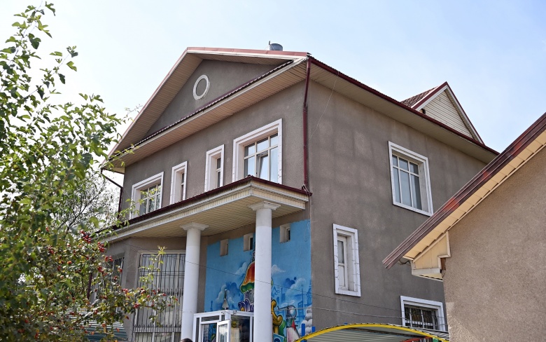 Президент Кыргызстана отдал свой дом