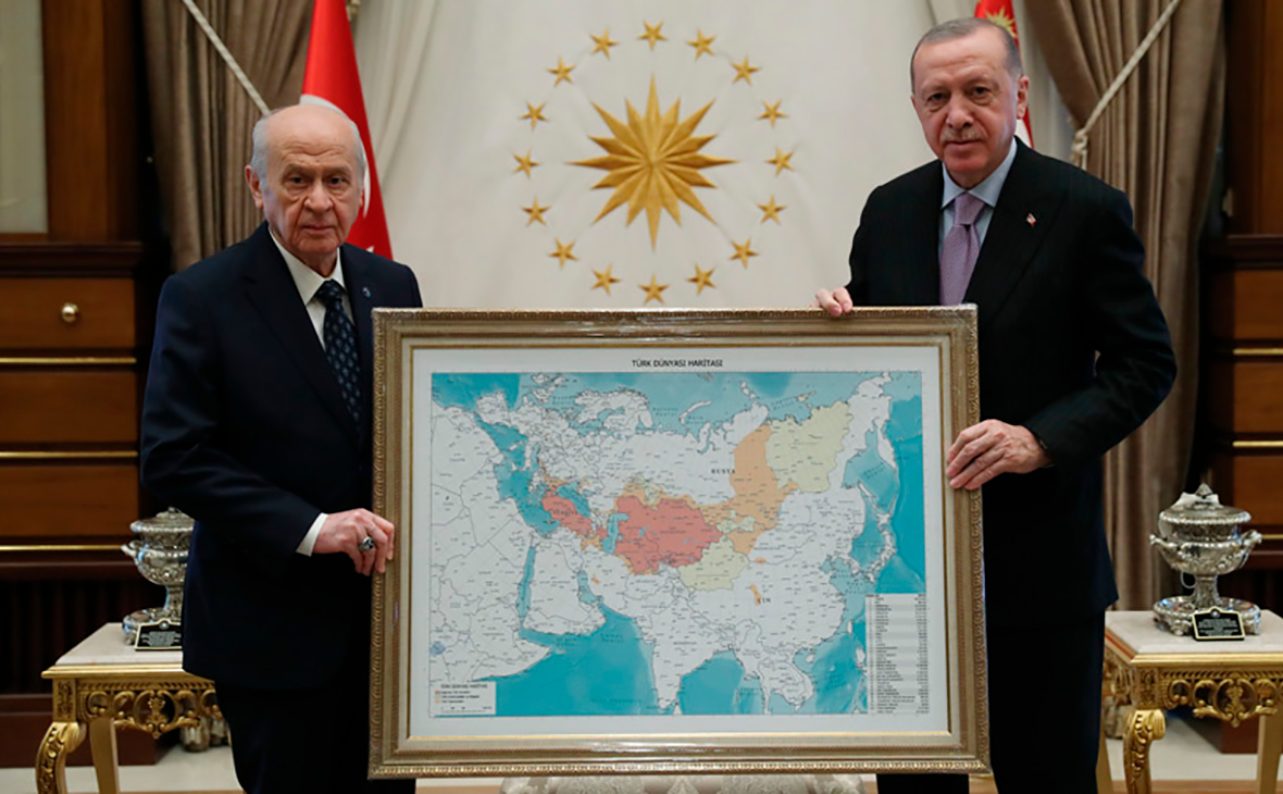 Карту "тюркского мира" с территорией России подарили Эрдогану