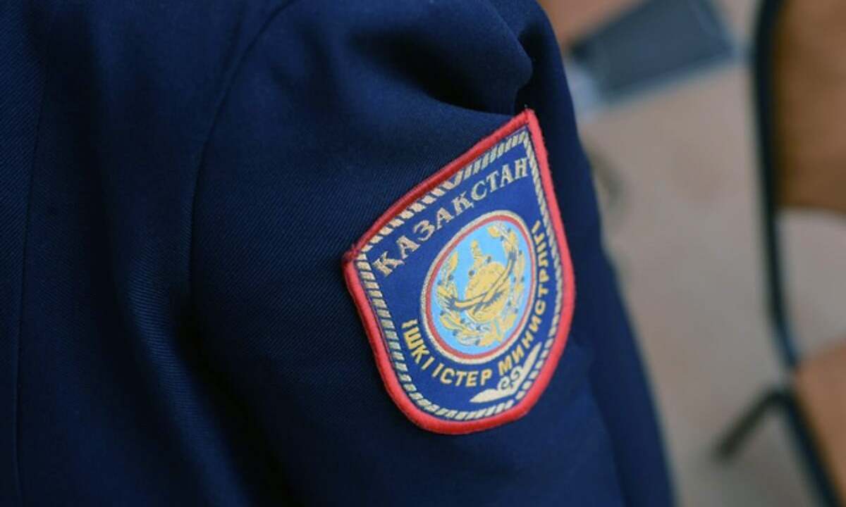 Видео избиения подчиненного полицейским офицером в Алматы попало в Сеть