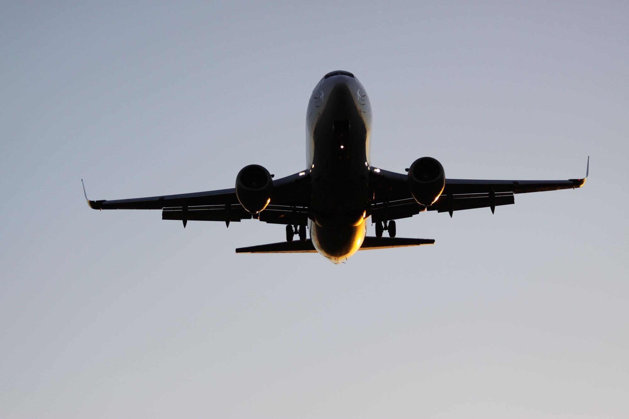 Летевший из Гонконга в Нур-Султан самолет экстренно сел в Алматы