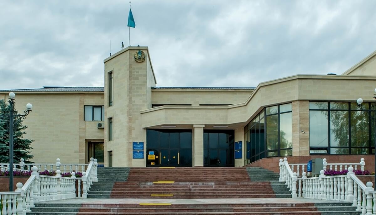 Начальницу из акимата Усть-Каменогорска, приехавшую пьяной к жителям, не стали увольнять