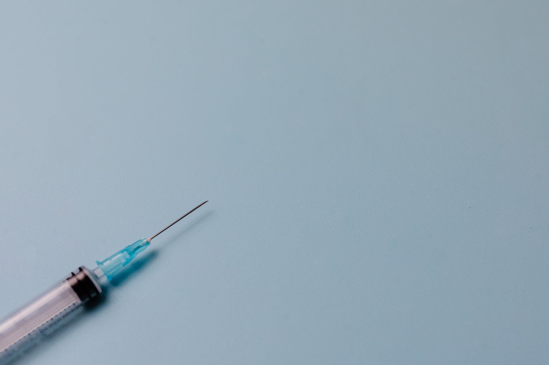 Сразу четыре новые вакцины против коронавируса разрабатывают в России