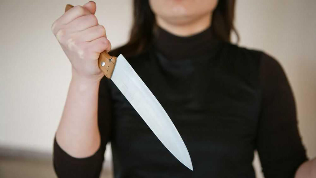 Мать изрезала ножом своего 10-летнего сына в Алматинской области