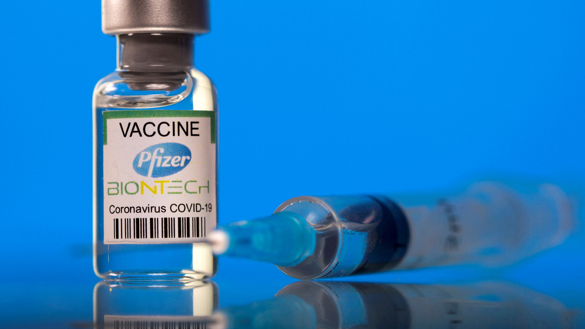 Казахстанцы не могут понять, какую именно вакцину против ковида привезут для детей