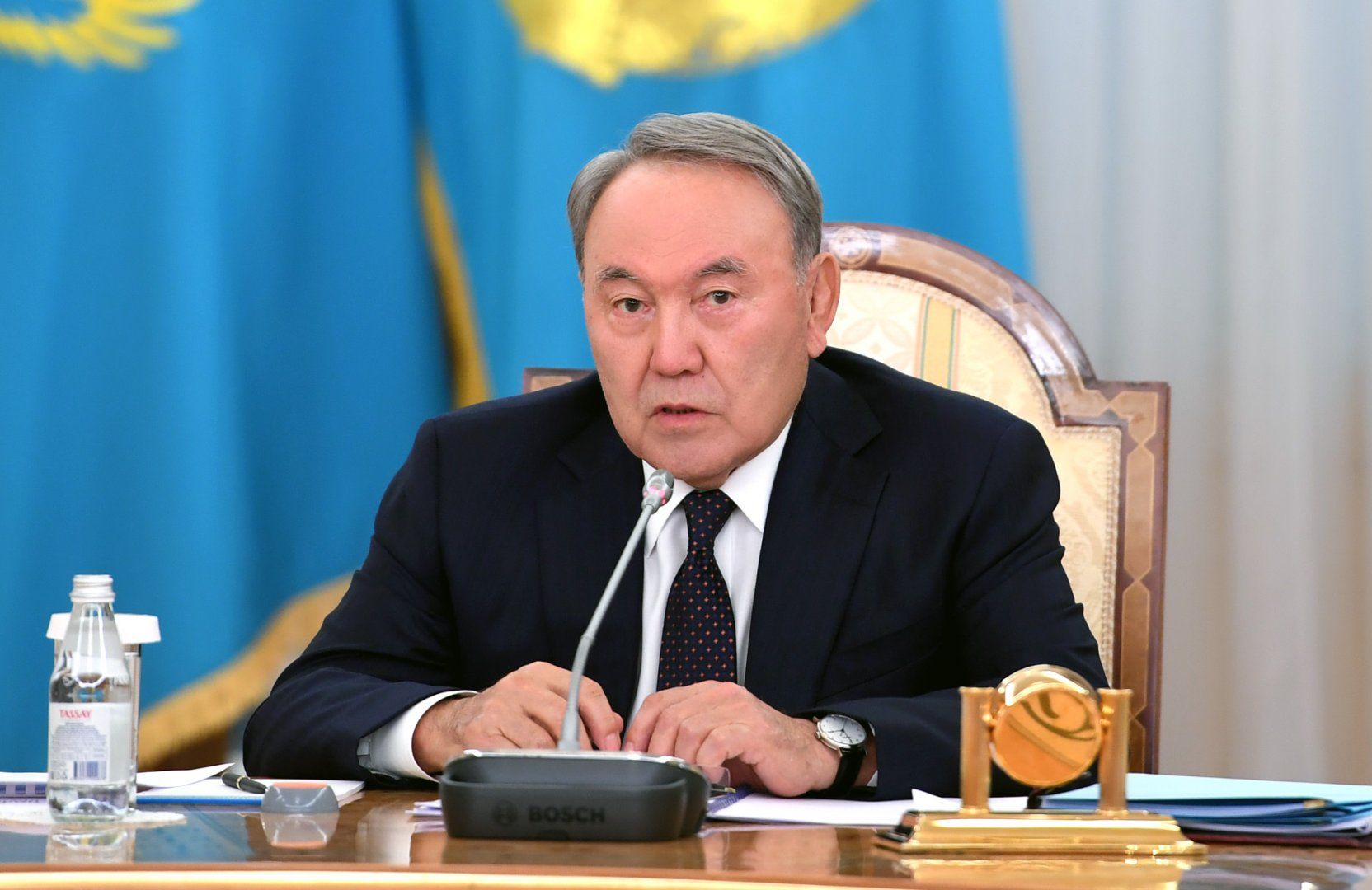 Почему Назарбаев решил сложить полномочия главы партии Nur Otan