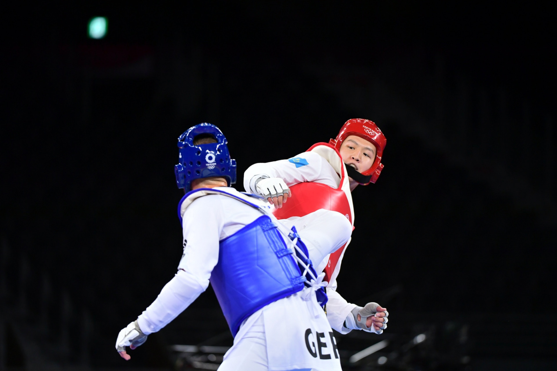 Казахстанец стартовал с победы на Олимпийских играх в Токио 