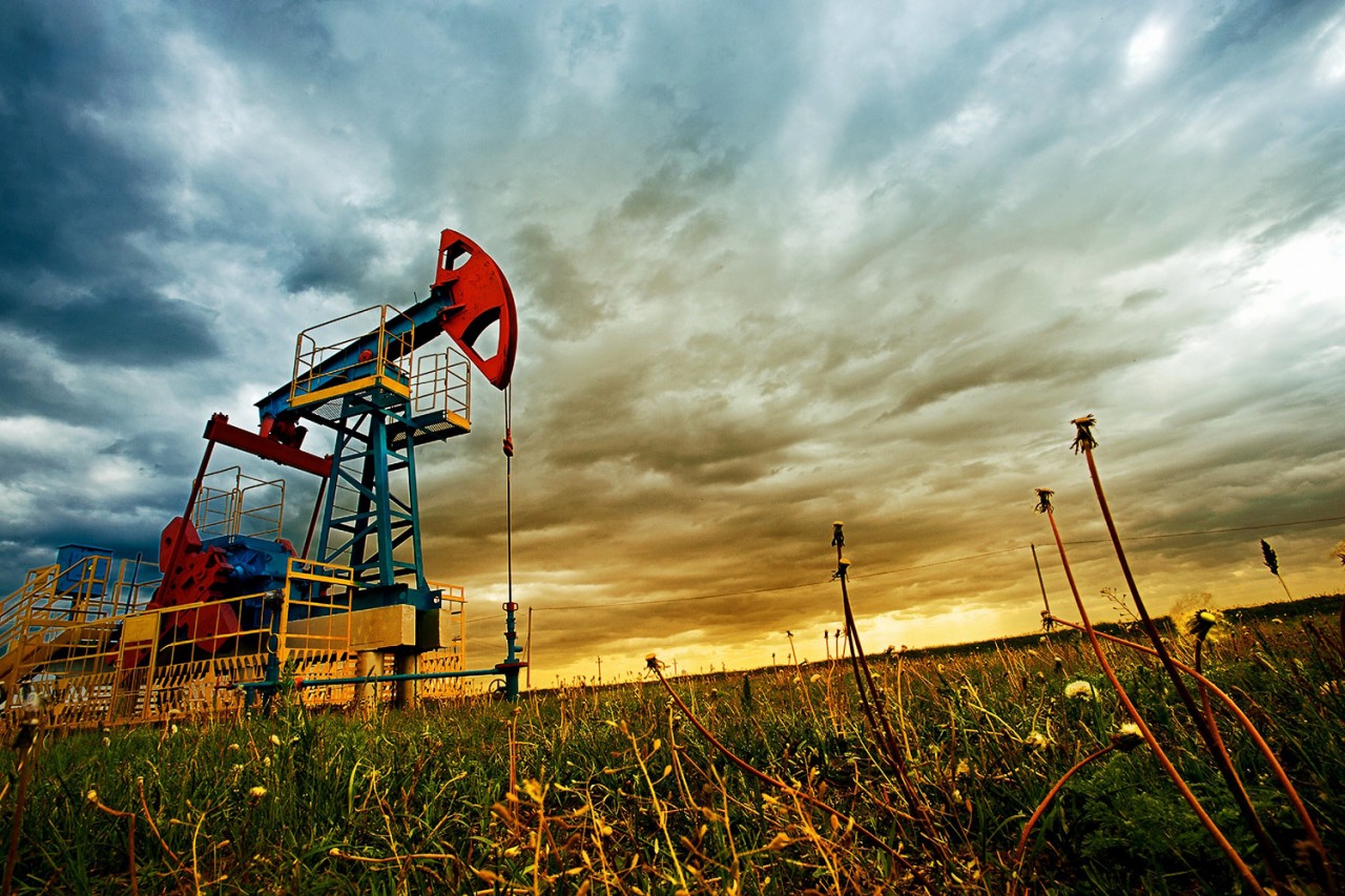 На сколько Казахстан сократил добычу нефти  
