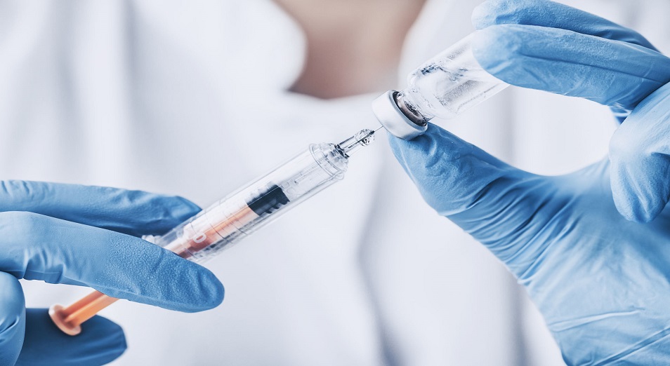 Pfizer и Moderna заявили, что могут обновить состав вакцин из-за нового штамма
