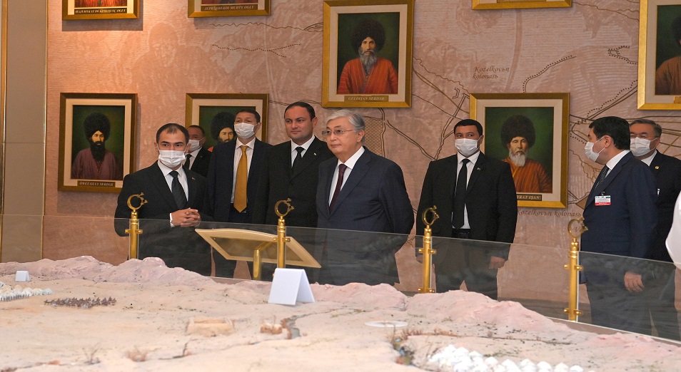 Глава государства прибыл с рабочим визитом в Ашхабад