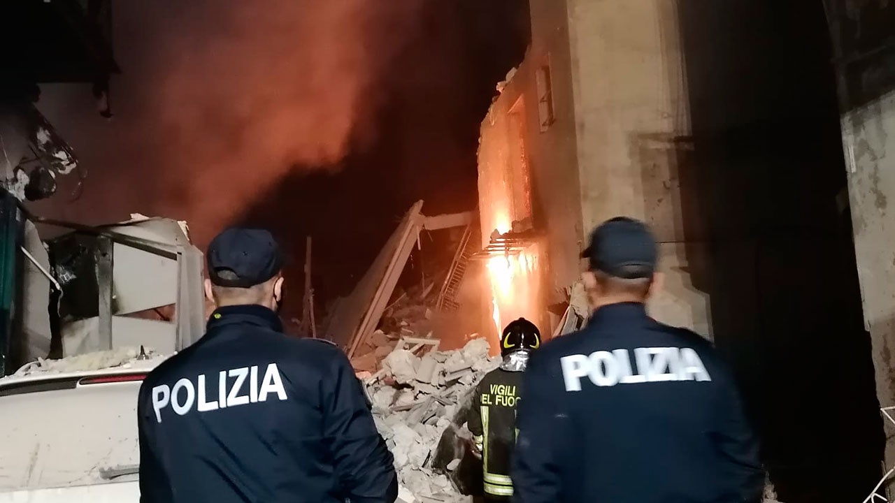 На Сицилии более 10 человек пропали без вести после обрушения дома