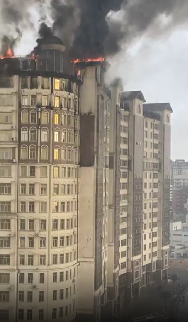 В Актау горит новый жилой комплекс 